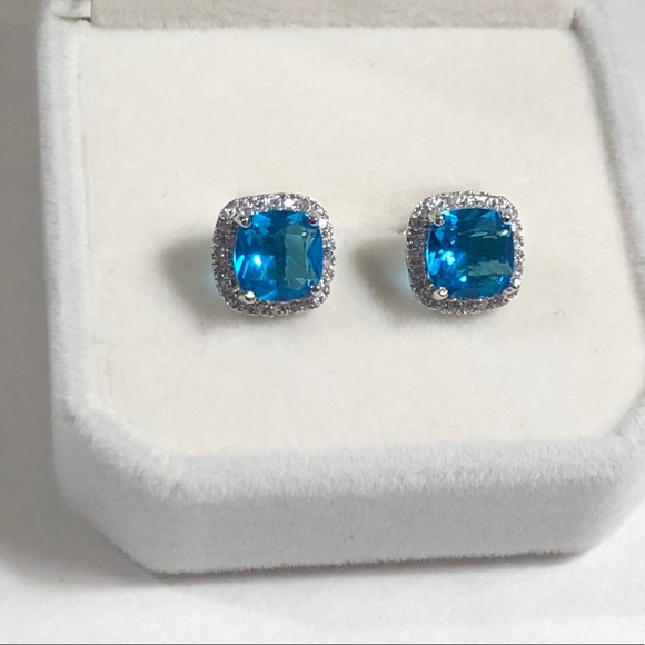 💕 RESTOCKING! Blue Princess Cut Halo Earrings - Picture 4 of 6